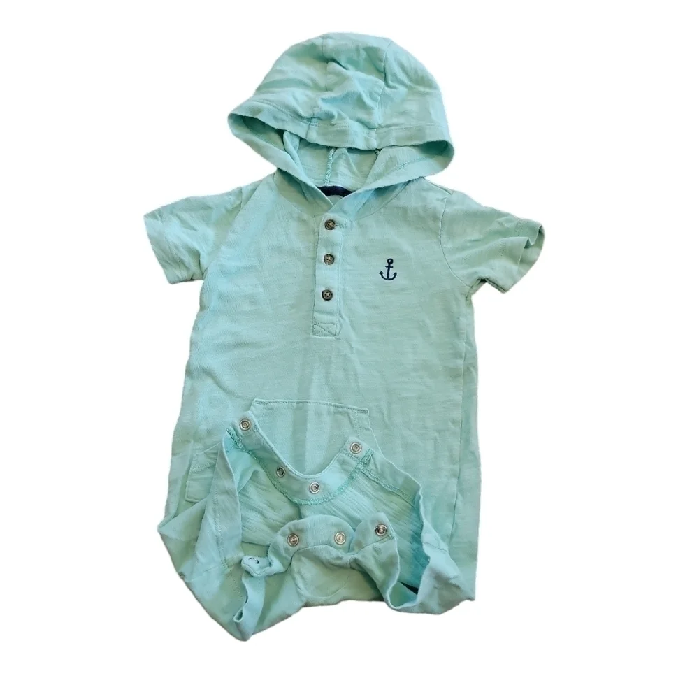Carter’s size 18 months blue hooded romper/onesie snaps on bottom